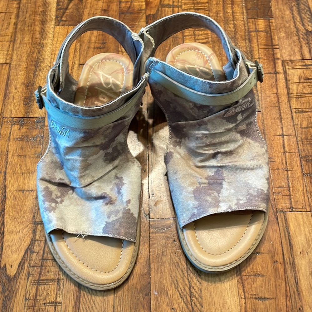 Womens sandals-tan tie dye print